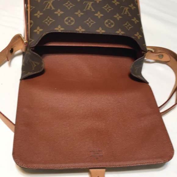 LV shoulder bag in excellent condition. - Picture 7 of 16